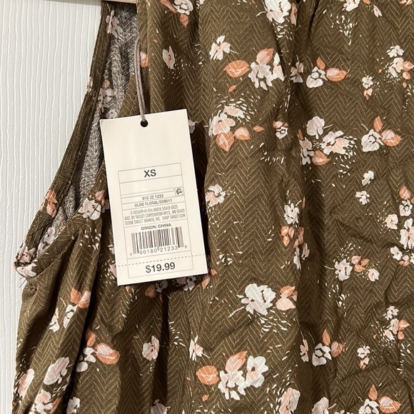 Green tank top. - Picture 5 of 5